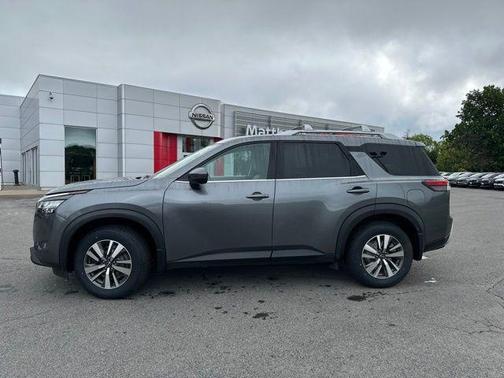 Gun Metallic 2024 Nissan Pathfinder SL 4WD
