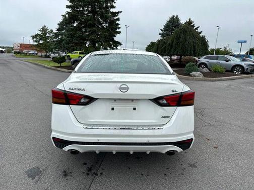 Pearl White Tricoat 2023 Nissan Altima 2.5 SL