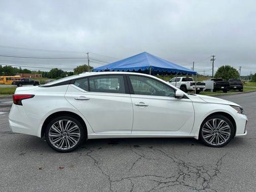 Pearl White Tricoat 2023 Nissan Altima 2.5 SL