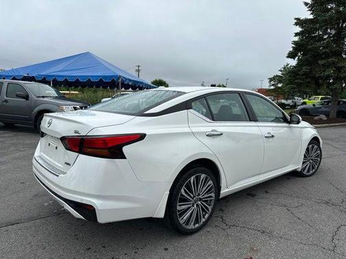 Pearl White Tricoat 2023 Nissan Altima 2.5 SL