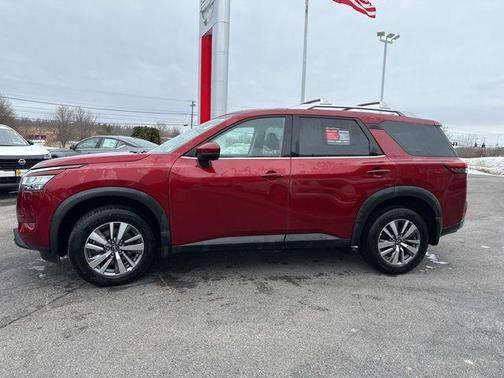 2024 Nissan Pathfinder SL 4WD