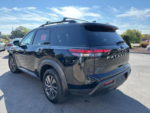 2022 Nissan Pathfinder SV 4WD