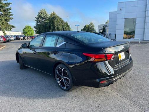 Super Black 2026 Nissan Altima SR FWD