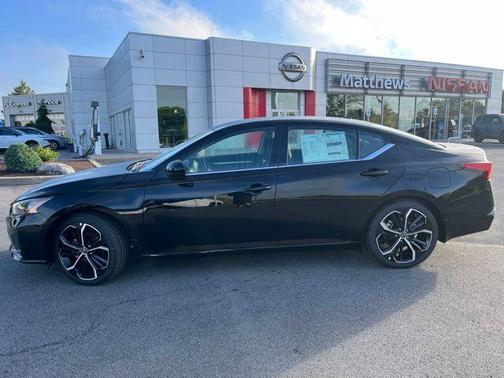 Super Black 2026 Nissan Altima SR FWD