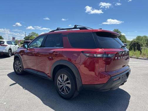 2022 Nissan Pathfinder SV 4WD