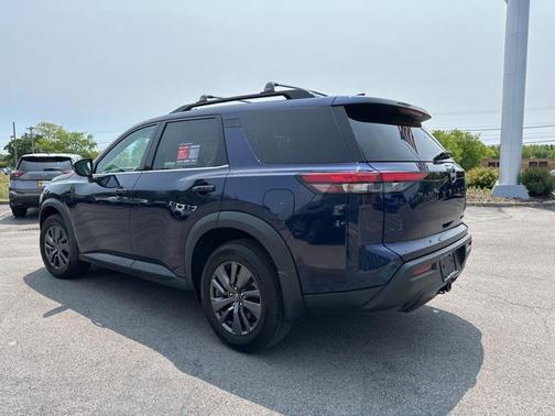 2022 Nissan Pathfinder SV 4WD