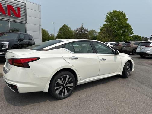 2022 Nissan Altima 2.5 SV
