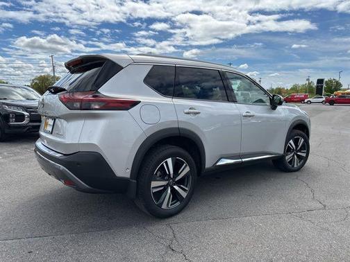 Brilliant Silver Metallic 2023 Nissan Rogue SL