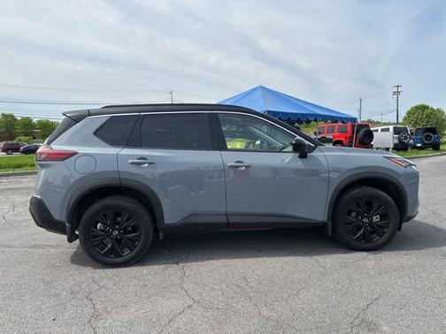 Boulder Gray Pearl/Super Black 2023 Nissan Rogue SV