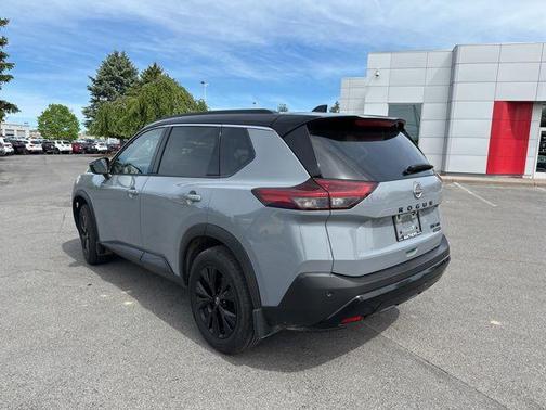 Boulder Gray Pearl/Super Black 2023 Nissan Rogue SV
