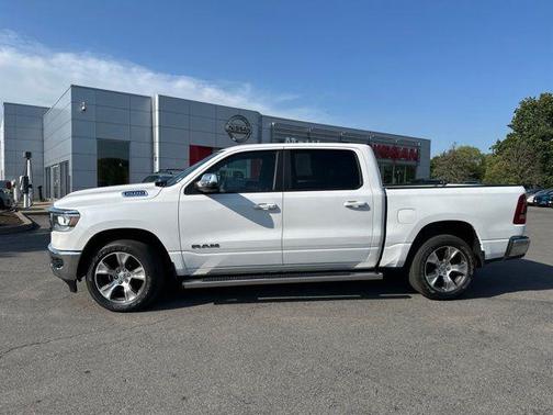Ivory White Tri-Coat Pearlcoat 2023 RAM 1500 Laramie