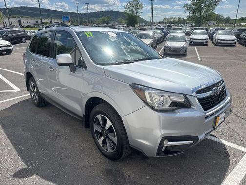 Ice Silver Metallic 2017 Subaru Forester 2.5i Limited