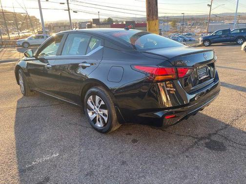 Super Black 2025 Nissan Altima S FWD