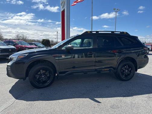 Crystal Black Silica 2023 Subaru Outback Wilderness