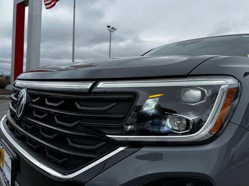 2025 Volkswagen Atlas Cross Sport 2.0T SE w/Technology 4MOTION