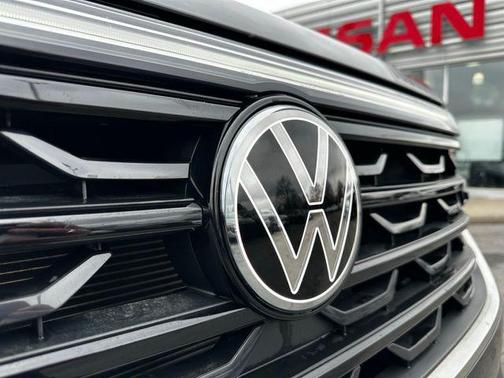 2025 Volkswagen Atlas Cross Sport 2.0T SE w/Technology 4MOTION