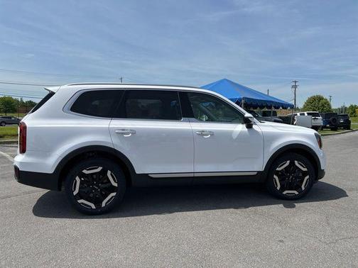 Glacial White Pearl 2024 Kia Telluride S
