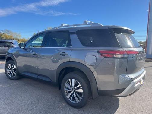 2025 Nissan Pathfinder SL 4WD