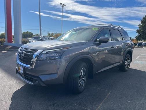 2025 Nissan Pathfinder SL 4WD