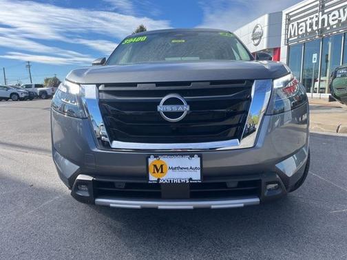 2025 Nissan Pathfinder SL 4WD