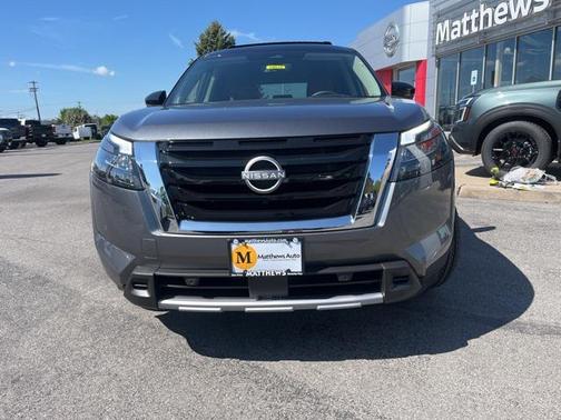 2025 Nissan Pathfinder Platinum 4WD
