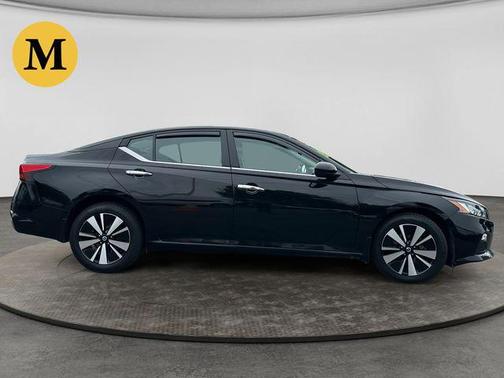 Super Black 2022 Nissan Altima 2.5 SV