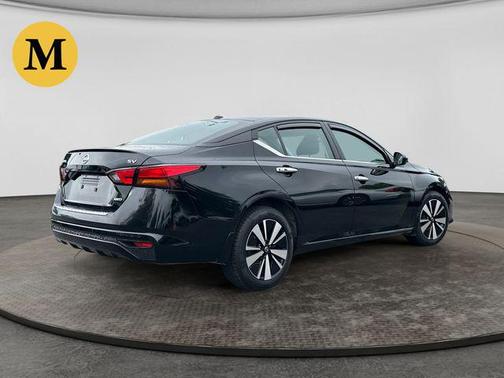 Super Black 2022 Nissan Altima 2.5 SV