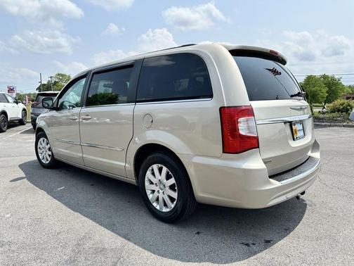 2014 Chrysler Town & Country Touring