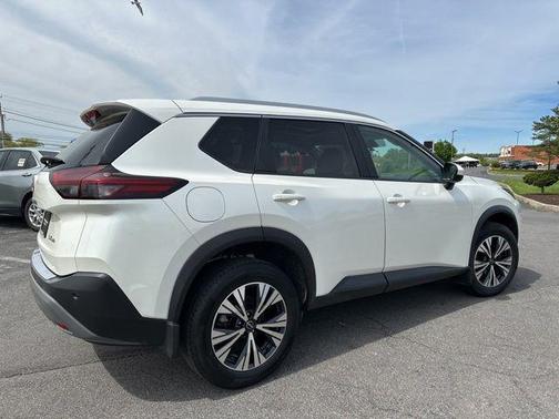 Pearl White Tricoat 2023 Nissan Rogue SV