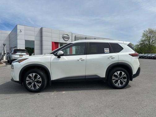 Pearl White Tricoat 2023 Nissan Rogue SV