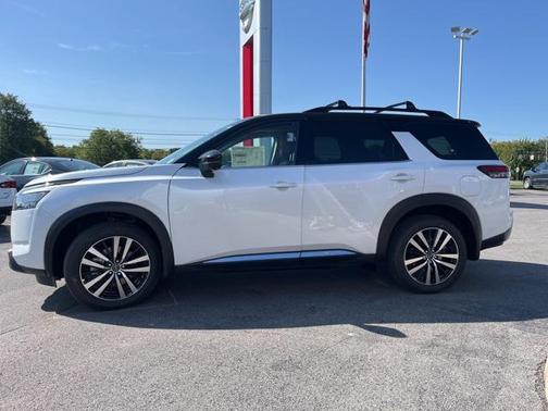 2025 Nissan Pathfinder Platinum 4WD