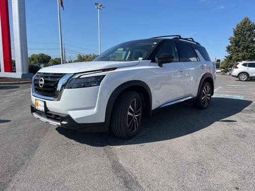 2025 Nissan Pathfinder Platinum 4WD