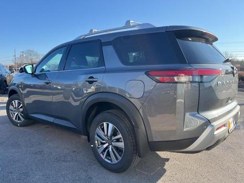 2025 Nissan Pathfinder SL 4WD