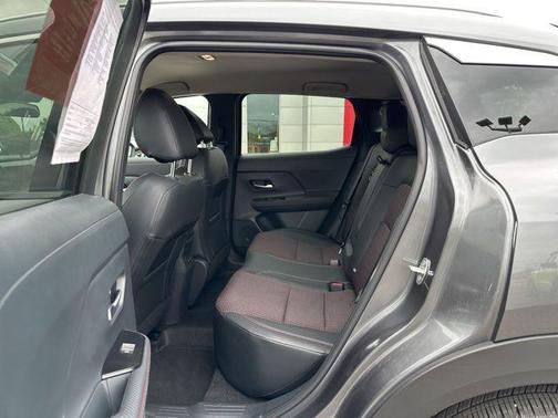 Gun Metallic 2025 Nissan Kicks SR