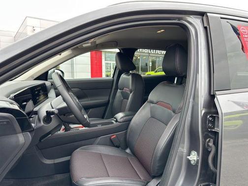 Gun Metallic 2025 Nissan Kicks SR