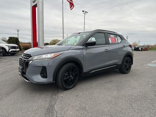 Gray/Super Black 2023 Nissan Kicks SR