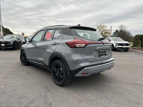 Gray/Super Black 2023 Nissan Kicks SR