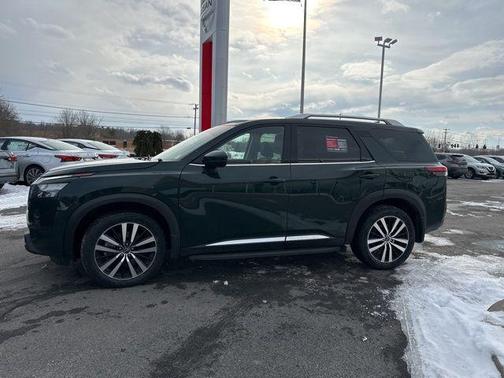 2025 Nissan Pathfinder Platinum 4WD
