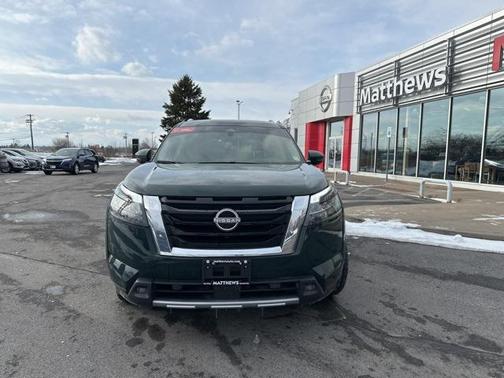 2025 Nissan Pathfinder Platinum 4WD