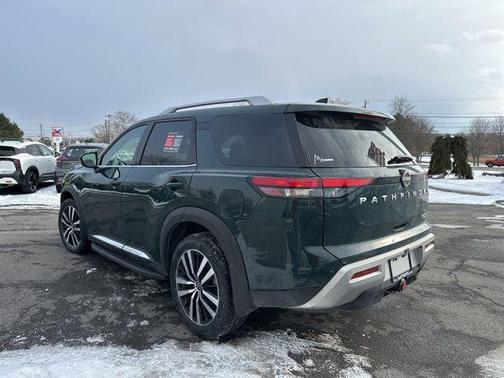 2025 Nissan Pathfinder Platinum 4WD