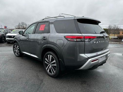 2024 Nissan Pathfinder Platinum 4WD