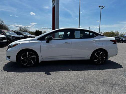 Aspen White Tricoat 2025 Nissan Versa 1.6 S