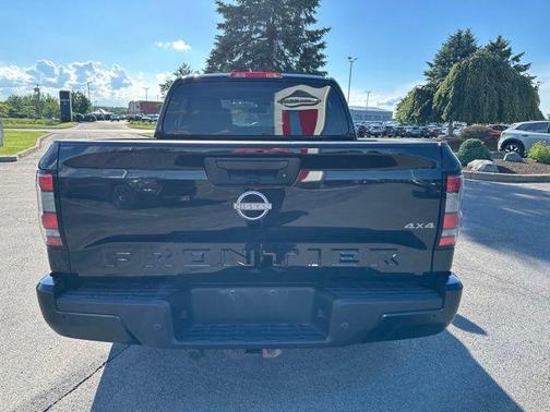 Super Black 2022 Nissan Frontier S