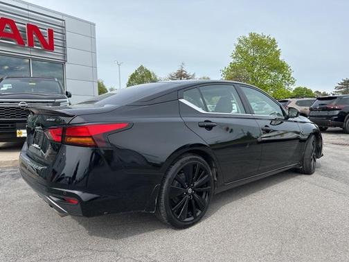 2022 Nissan Altima SR FWD