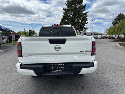 Glacier White 2023 Nissan Frontier SV