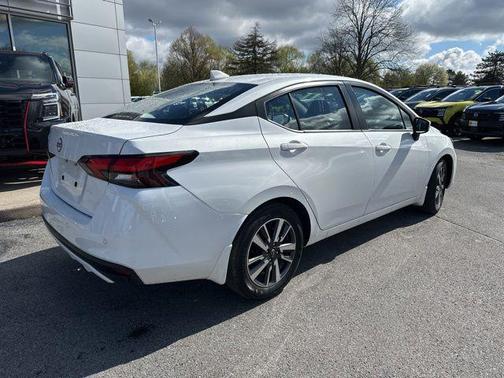 Aspen White Tricoat 2025 Nissan Versa 1.6 SV