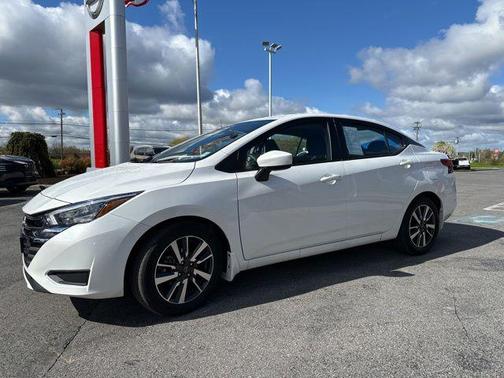 Aspen White Tricoat 2025 Nissan Versa 1.6 SV