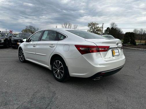 Blizzard Pearl 2018 Toyota Avalon XLE Premium