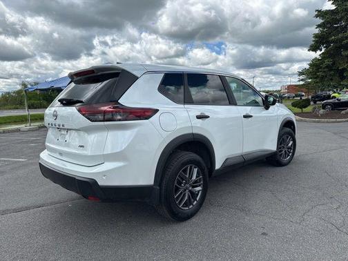 Everest White Pearl 2025 Nissan Rogue S