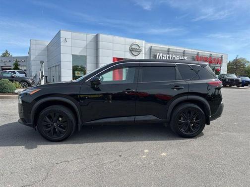 Super Black 2022 Nissan Rogue SV
